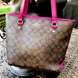 Nice vintage Coach Signature with Plum Shoulder Purse Bag